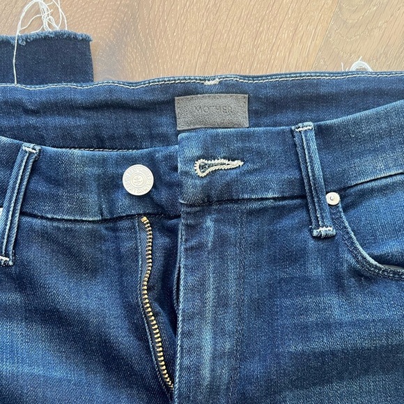 MOTHER The Looker Ankle Fray Jeans — “Tongue and Chic,” Size 27 - Picture 5 of 12